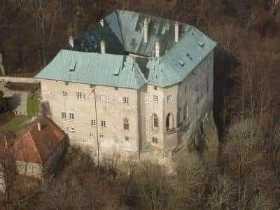 Castelo de Houska: Lendas Sobrenaturais e Mistérios Paranormais